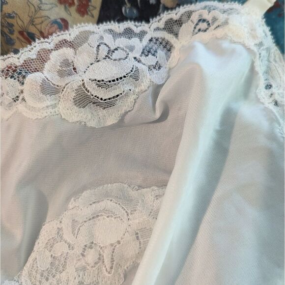 vintage women's 60s white  nylon gown slip‎ with lace details - Picture 3 of 8